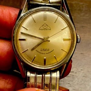 Men’s vintage Mondaine 17 jewel winding wristwatch.
